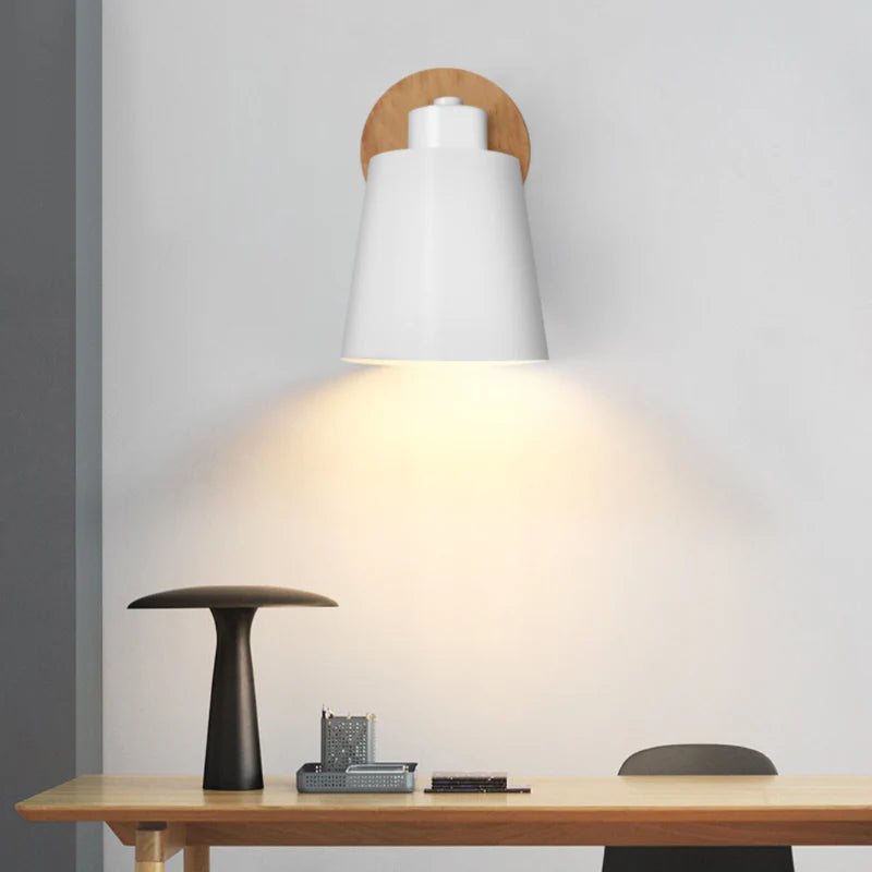 APPLIQUE MURALE LED ABAT-JOUR ORIENTABLE EN MÉTAL ET SUPPORT EN BOIS